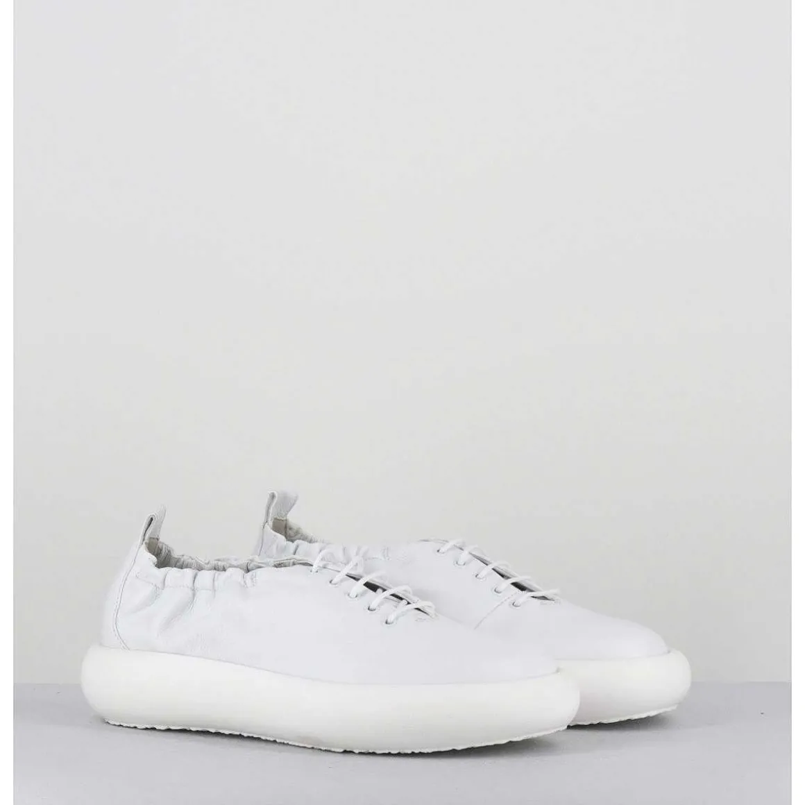 Lace-Up Donut Shoe Cuir Blanc - 1C6856D Travel White