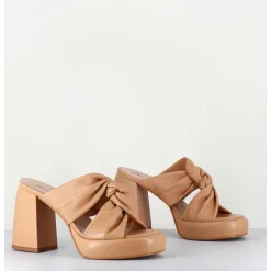 Mules A Plateforme En Cuir Souple Beige - Auri Cloe Biscotto