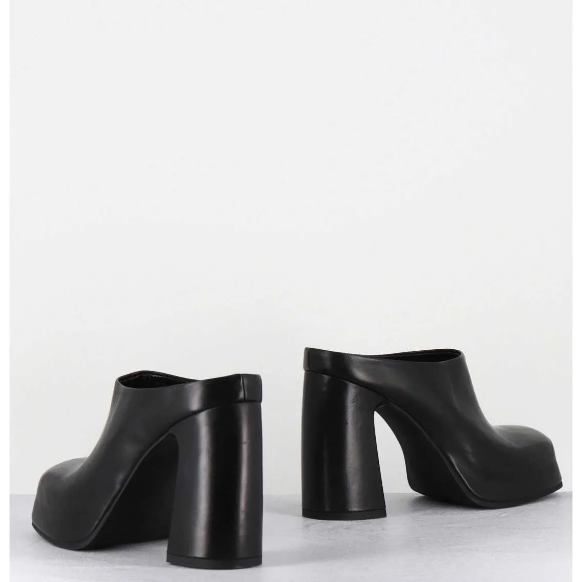 Mules A Plateforme Recouverte Talon Haut En Cuir Noir - Vatik Fular Nero