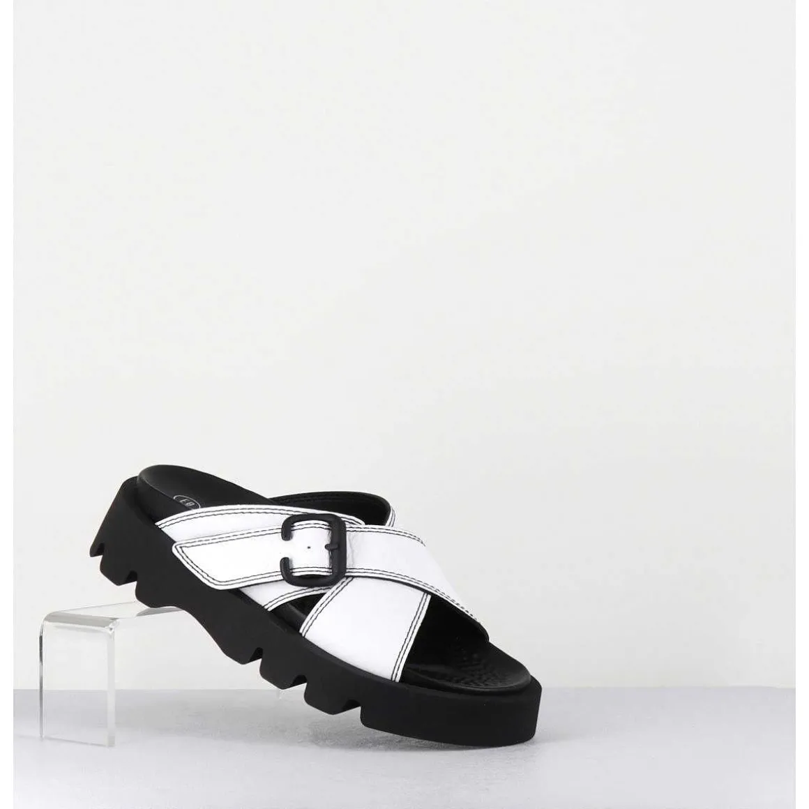 Mules En Cuir Blanc Semelle Crantee - Lacey White Sandals