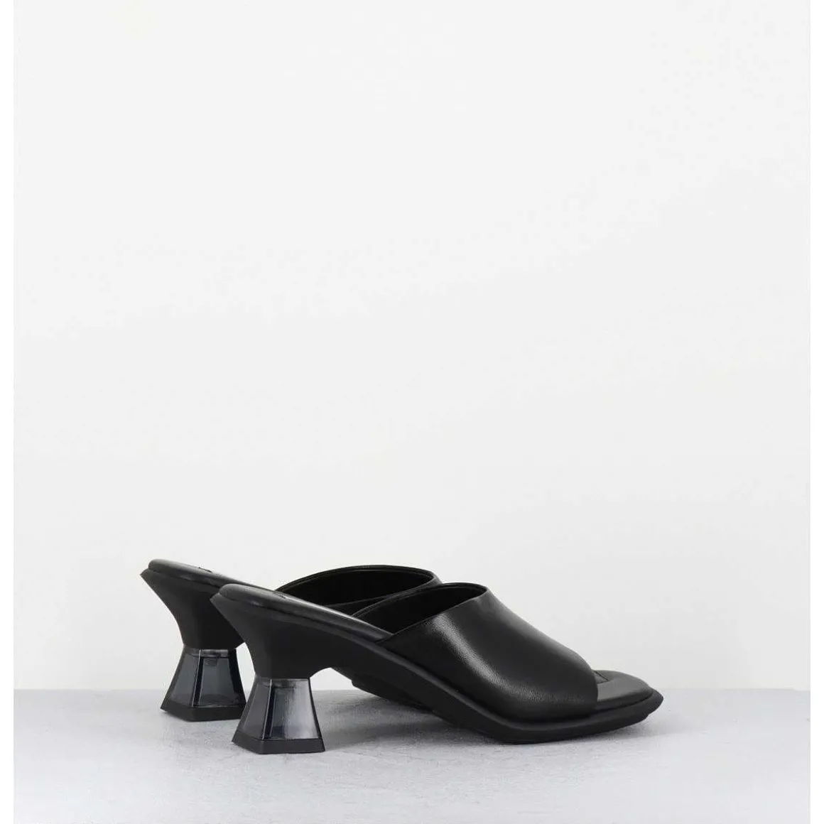 Mules En Cuir Noir Talon Plexi - Synthia Black Sandals