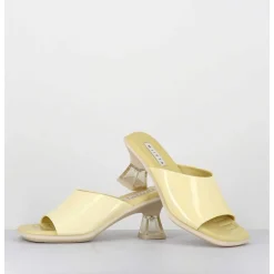 Mules En Cuir Vernis Beige Talon Plexi - Synthia Beige Sandals
