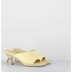 Mules En Cuir Vernis Beige Talon Plexi - Synthia Beige Sandals