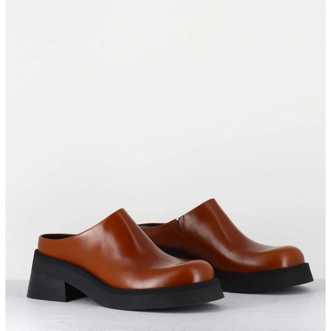 Sabots En Cuir Lisse Marron - Odile Brown Mules