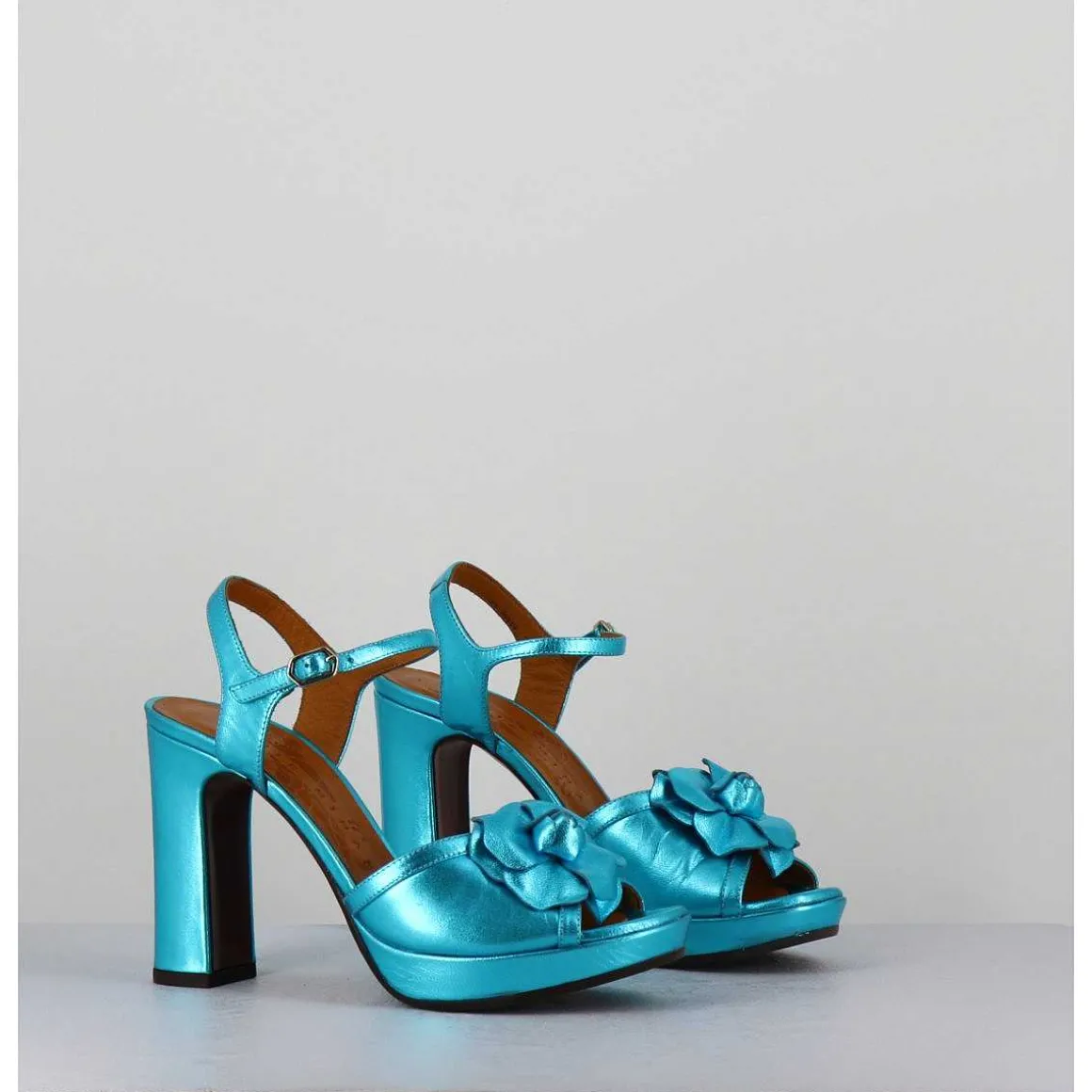 Sandales A Fleur En Cuir Metallise Bleu Talon Haut - Catina Citroen Sky