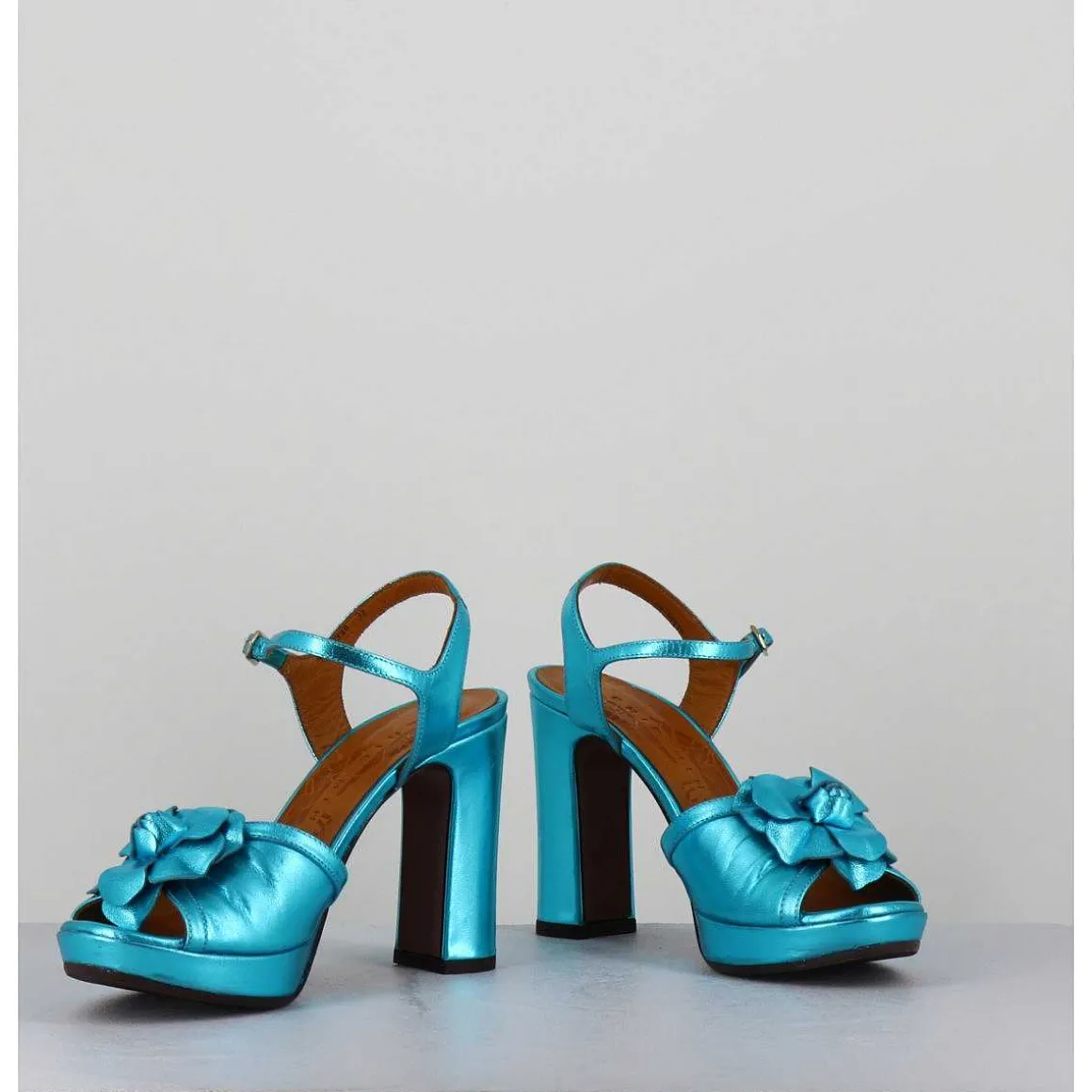 Sandales A Fleur En Cuir Metallise Bleu Talon Haut - Catina Citroen Sky