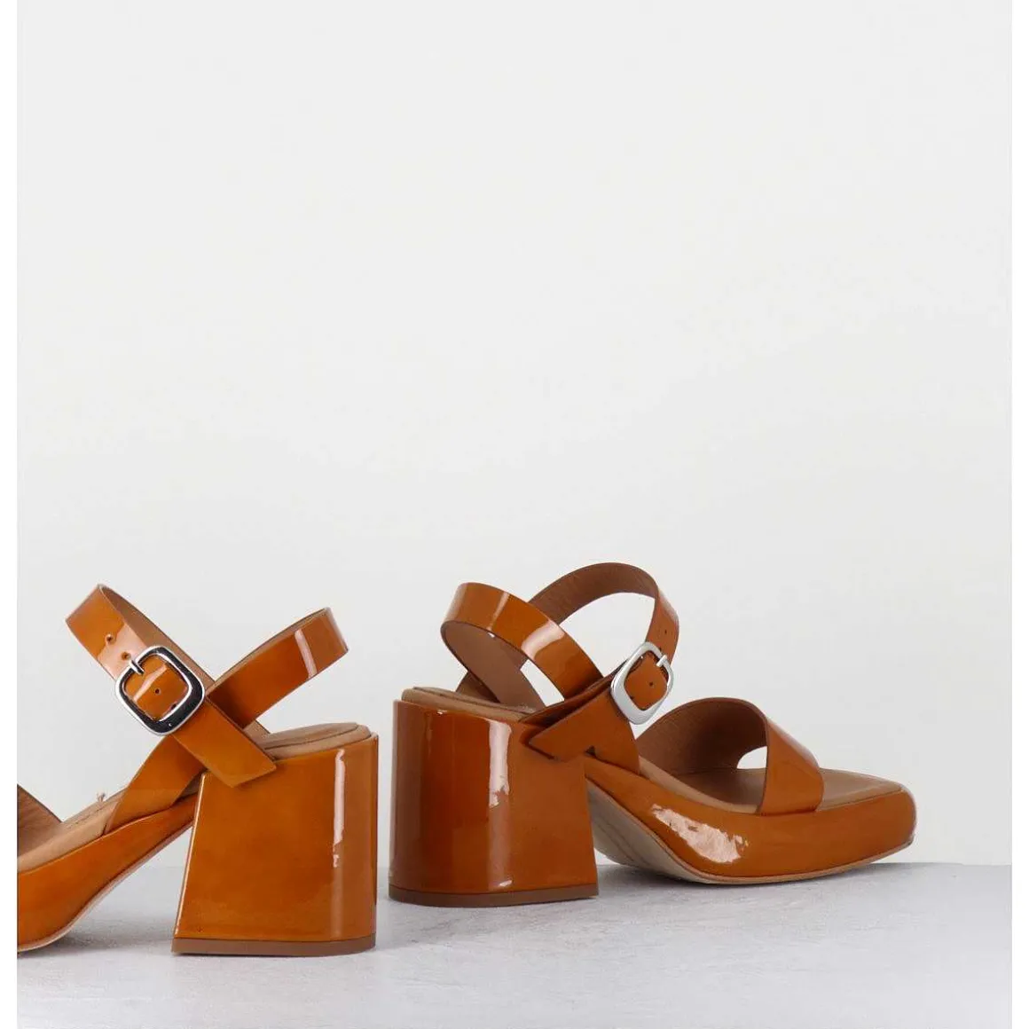 Sandales A Plateforme En Cuir Vernis Camel - Beverly Camel Sandals
