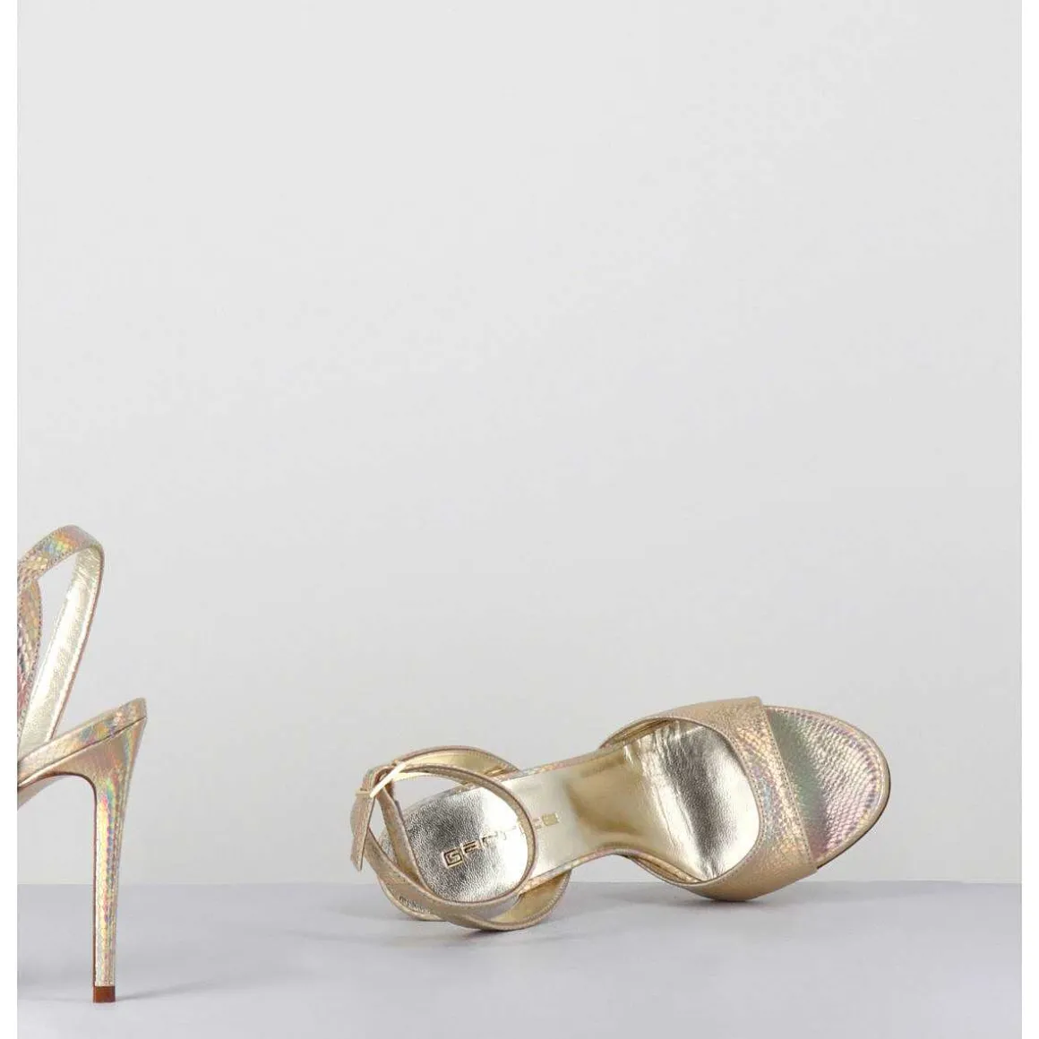Sandales A Talon Haut Effet Ecailles Cuir Platine - Tage Viper Platino