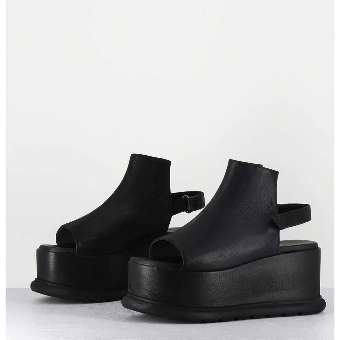 Sandales Compensees En Cuir Noir Esprit Japonais - 2420 Gas Nero