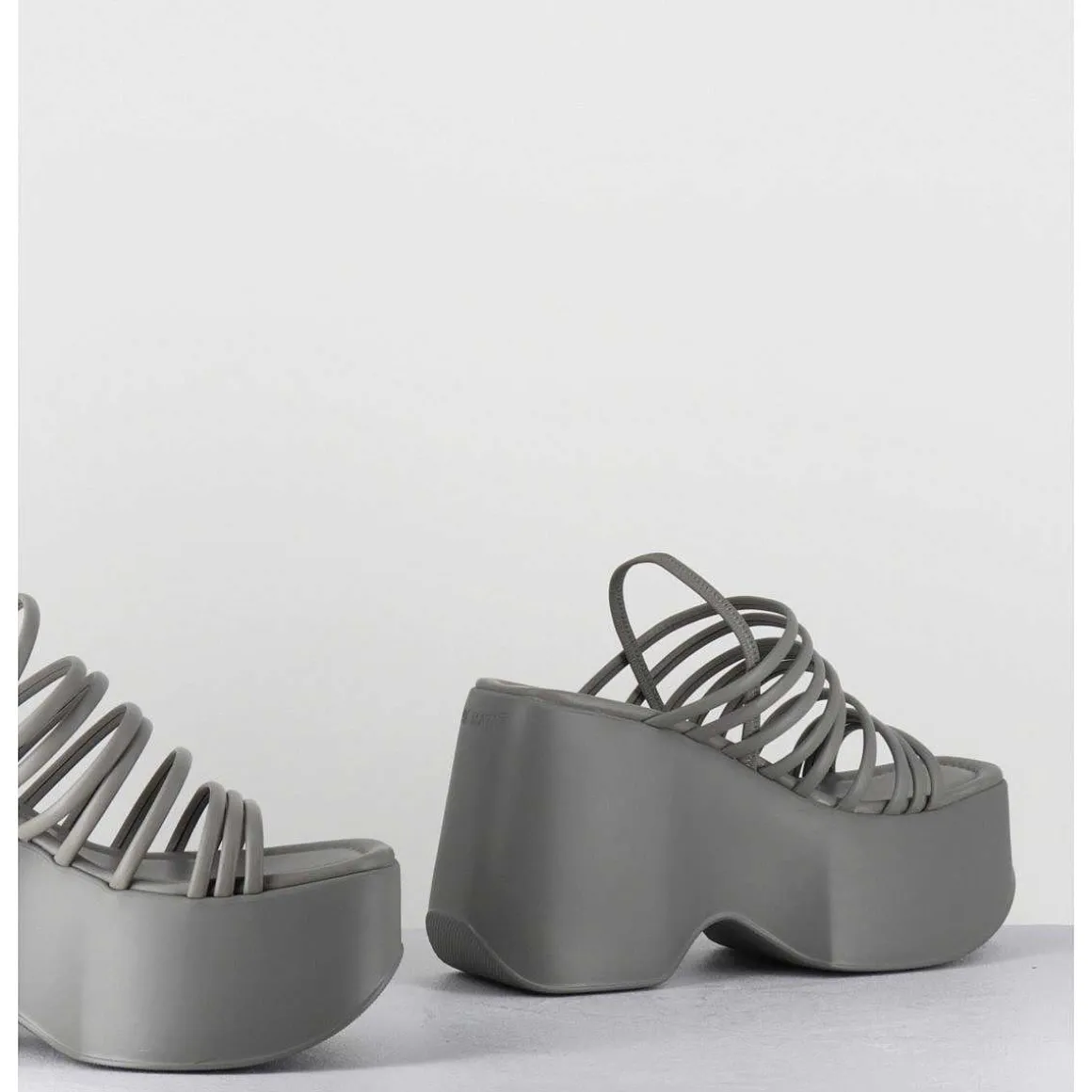 Sandales Compensees Multi-Brides En Cuir Gris - 1C6758D Travel Light