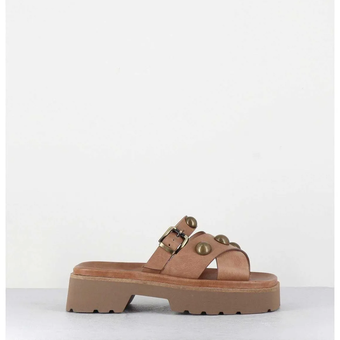 Sandales En Cuir Camel A Rivets Bronze - Vizu Legno