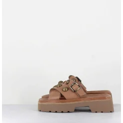 Sandales En Cuir Camel A Rivets Bronze - Vizu Legno