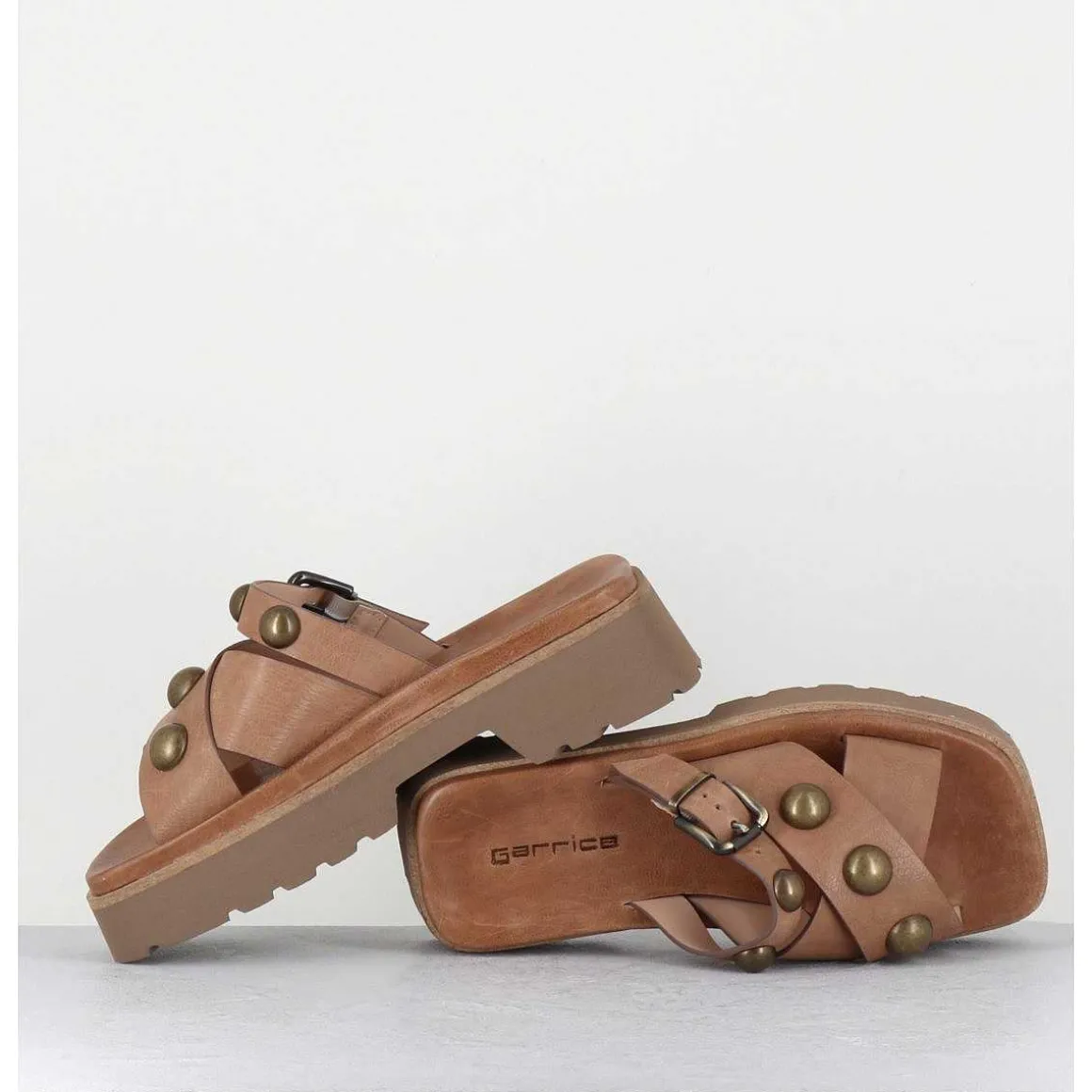 Sandales En Cuir Camel A Rivets Bronze - Vizu Legno