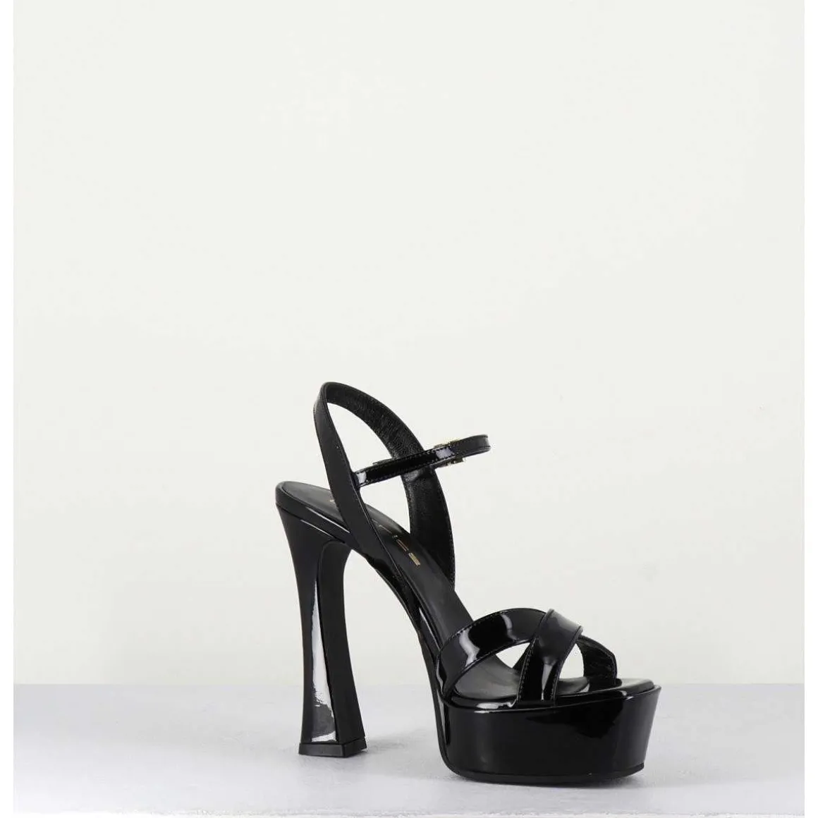 Sandales En Cuir Vernis Noir A Talon Haut - Mira Nero