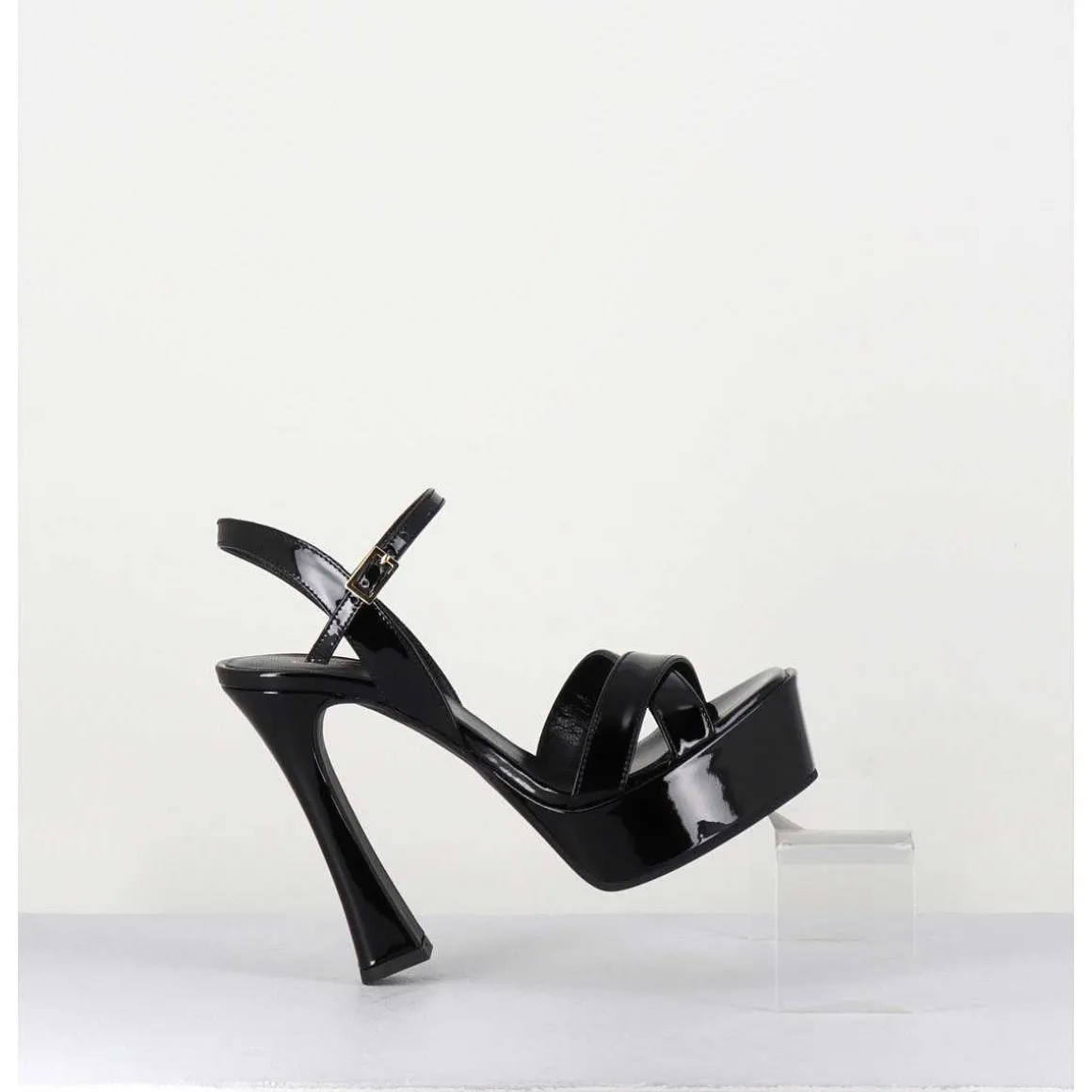 Sandales En Cuir Vernis Noir A Talon Haut - Mira Nero
