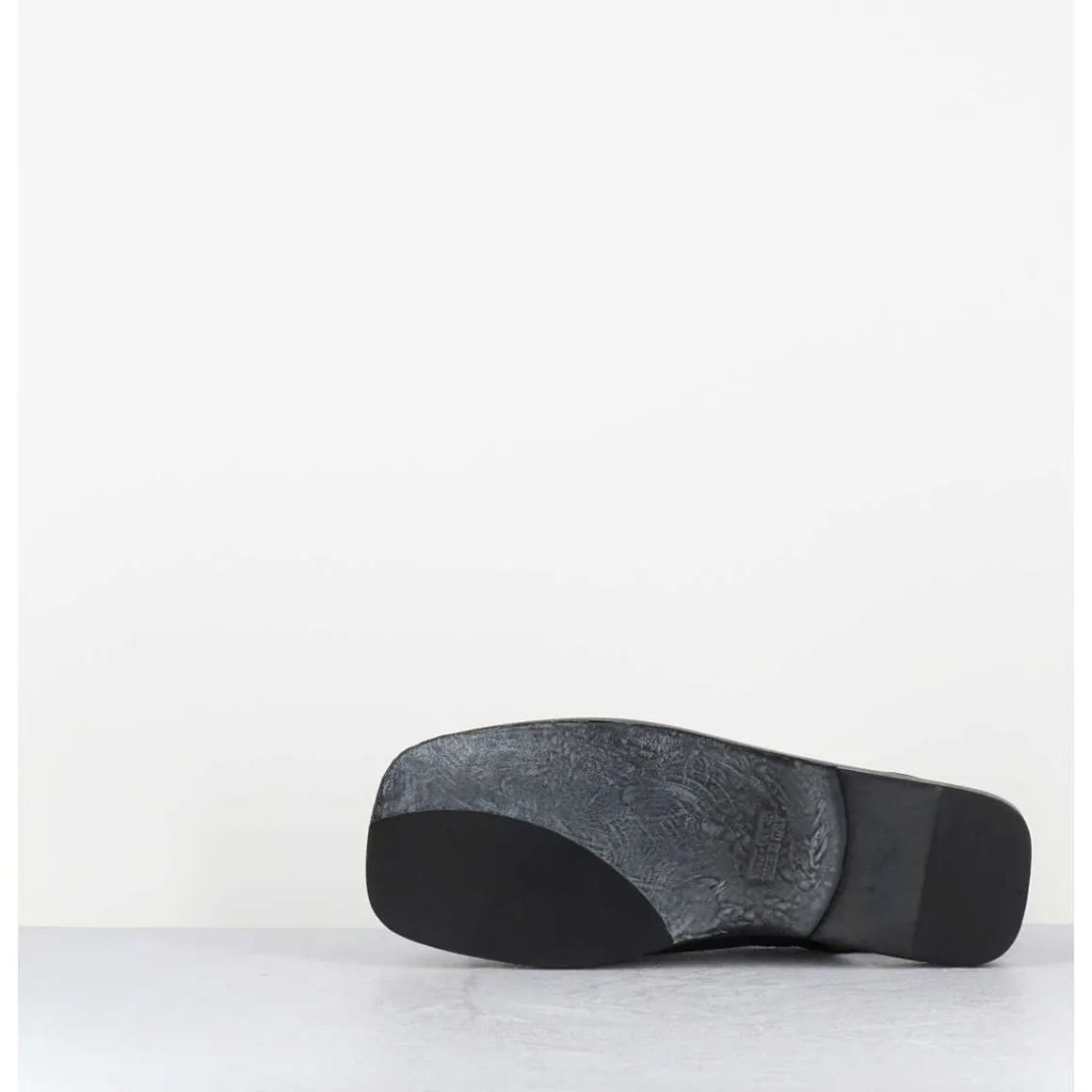 Sandales Plates En Cuir Noir Asymetrique - Ara Trill Nero