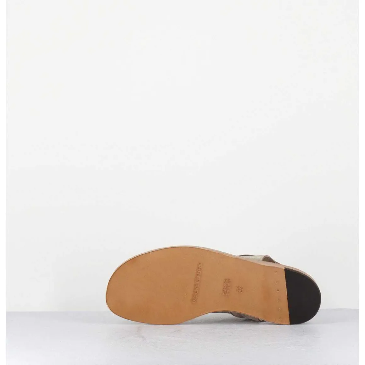 Sandales Plates En Cuir Souple Or Clair Decoupe Asymetrique - Itaca033 Max Platino