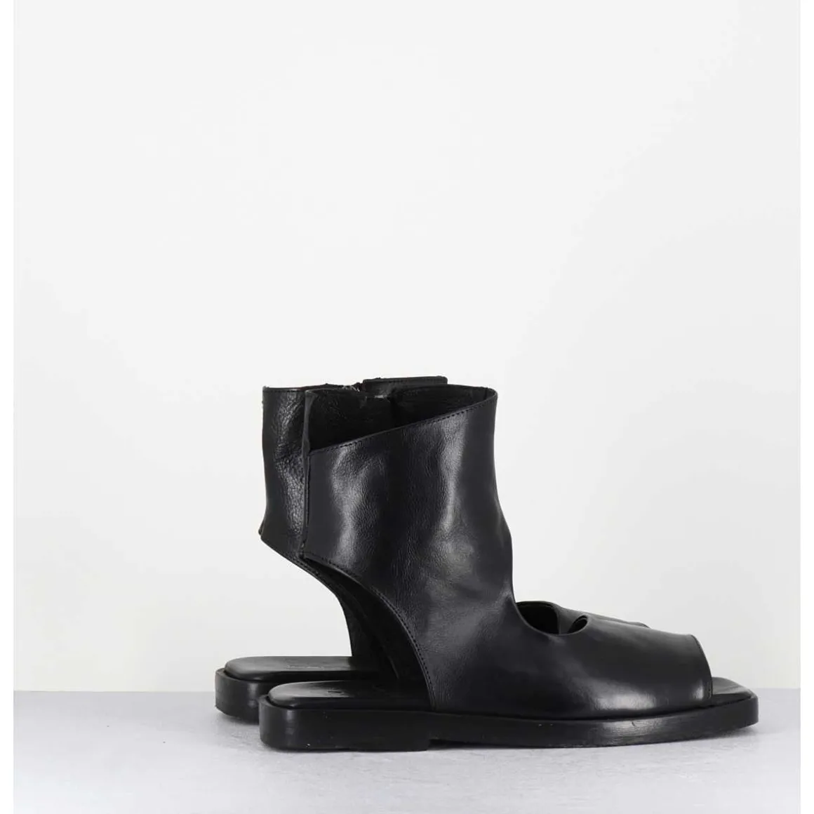 Sandales Plates 'Open-Boots' Destructure En Cuir Noir - Ara Trill Nero