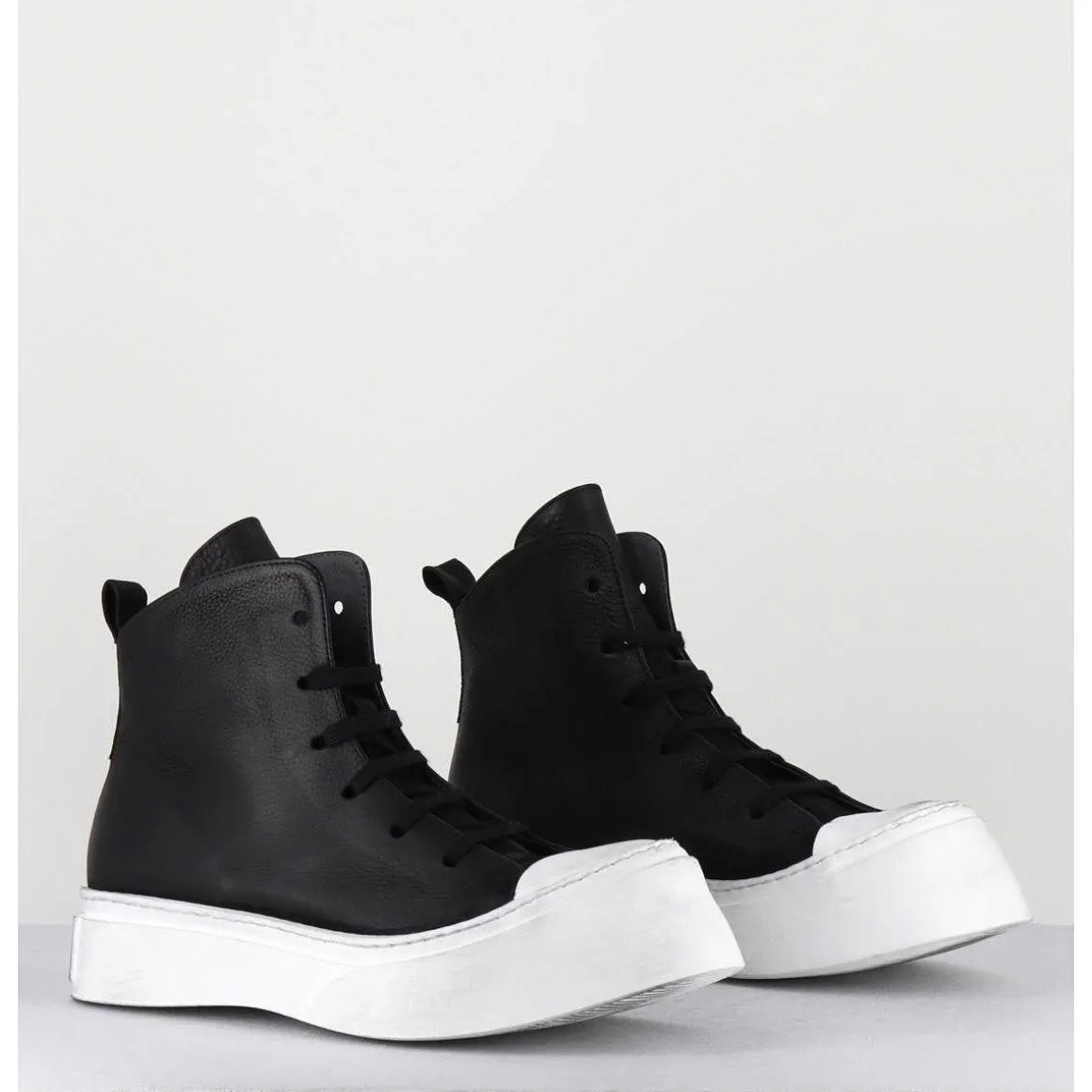 Sneakers En Cuir Huile Noir & Semelle Blanc Destructuree - 3543 Gas Nero