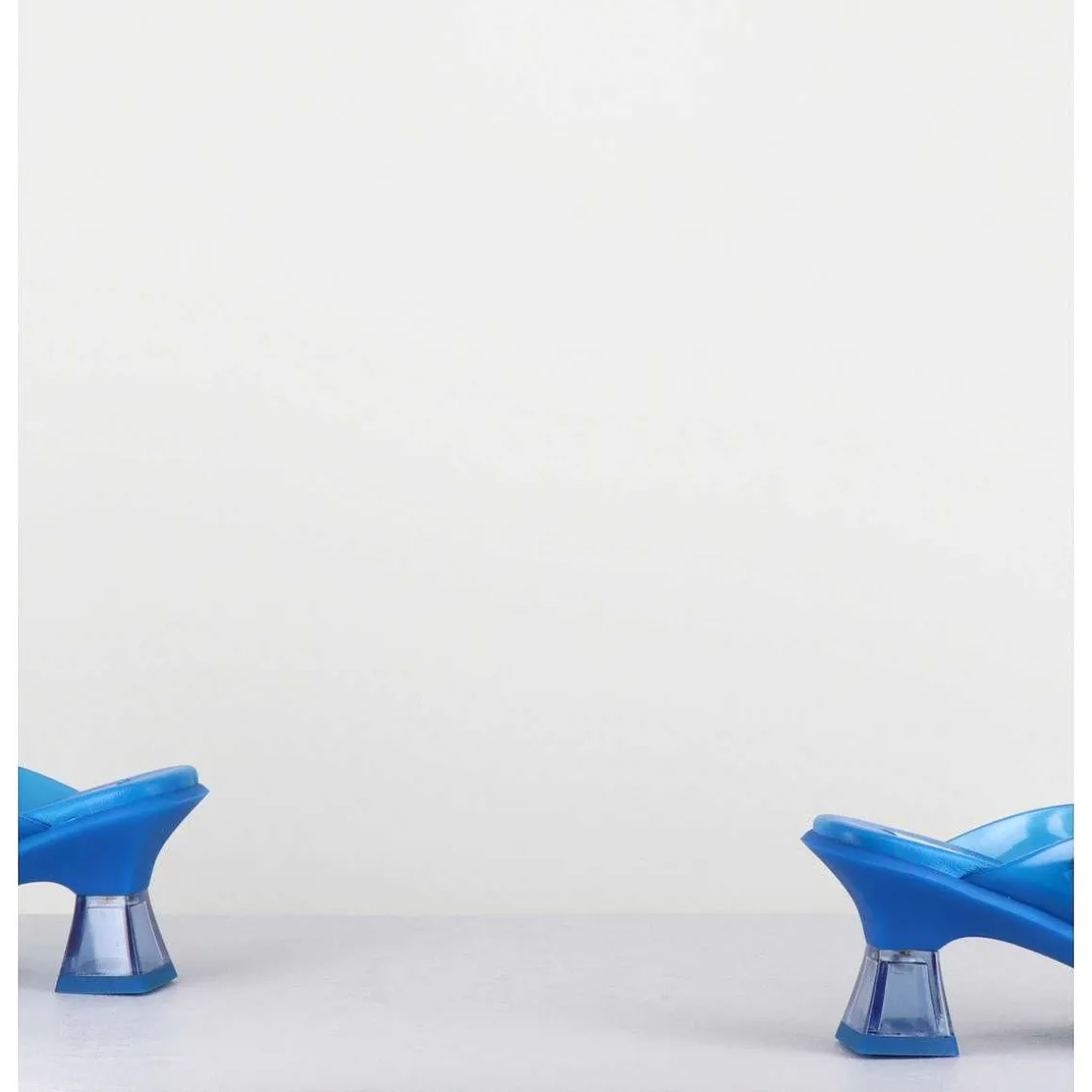 Tong Cuir Bleu & Plexi Ornees De Coquillages - Oceane Blue Sandals